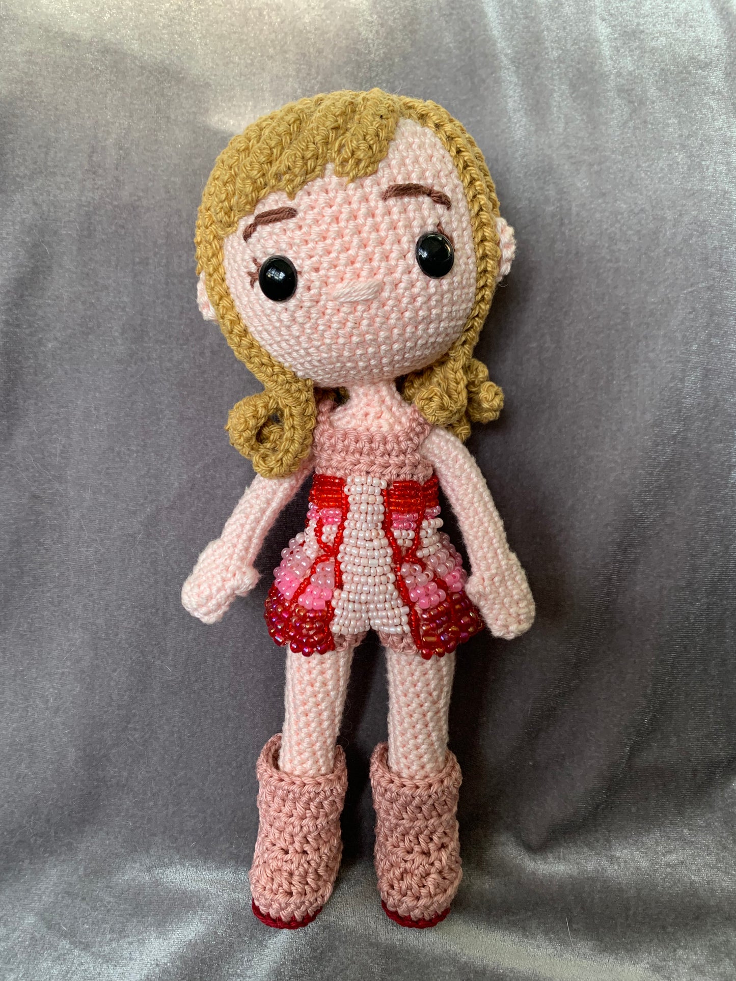 Mini Taylor - Lover crochet doll